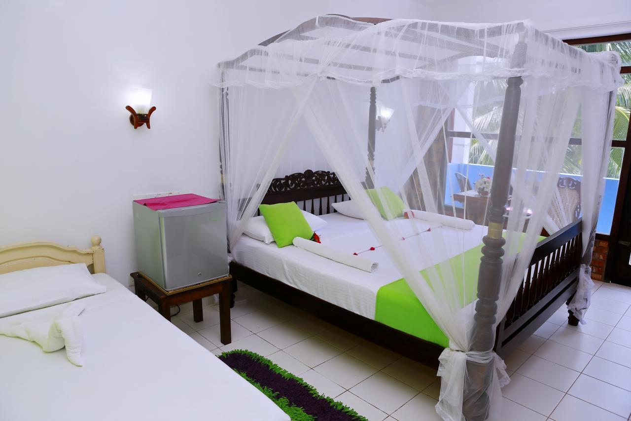 Southern Star Hotel Bentota Buitenkant foto