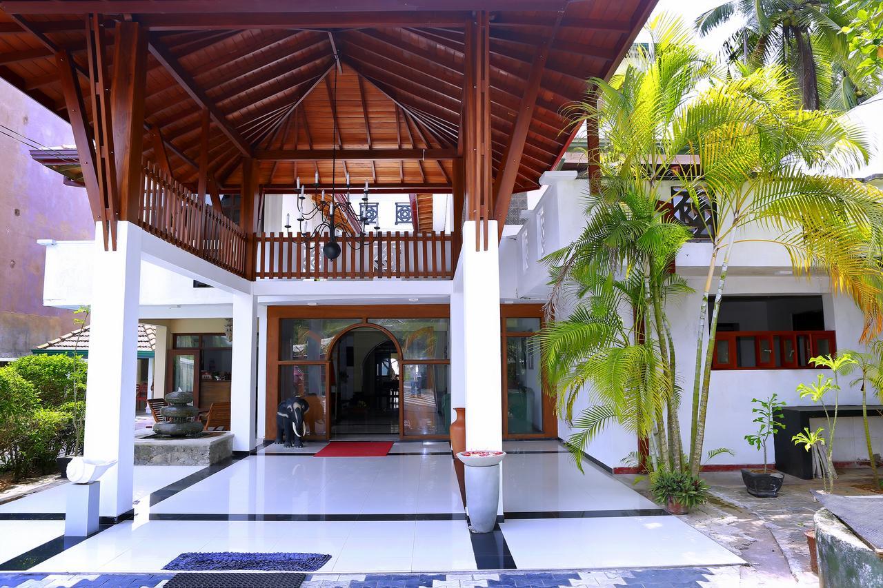 Southern Star Hotel Bentota Buitenkant foto