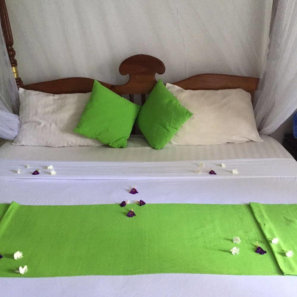 Southern Star Hotel Bentota Buitenkant foto