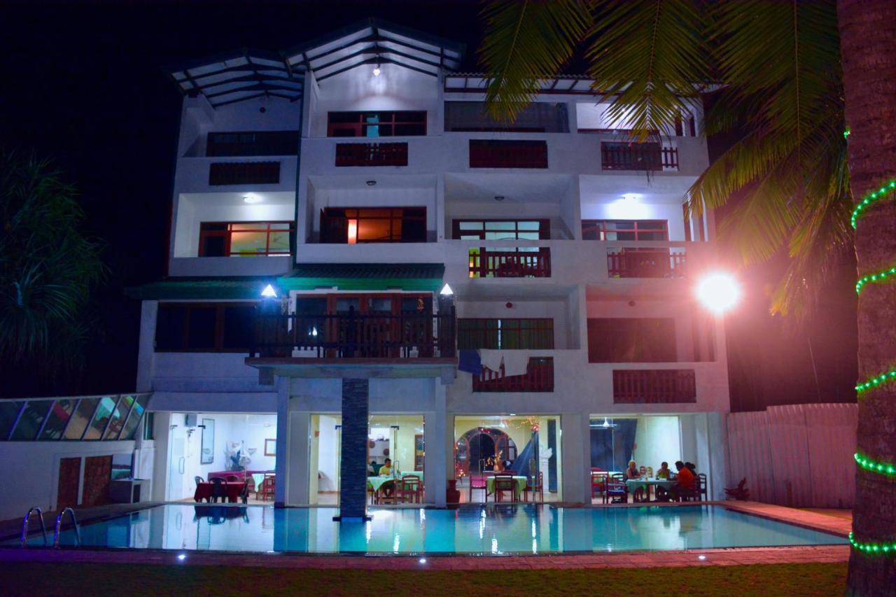Southern Star Hotel Bentota Buitenkant foto
