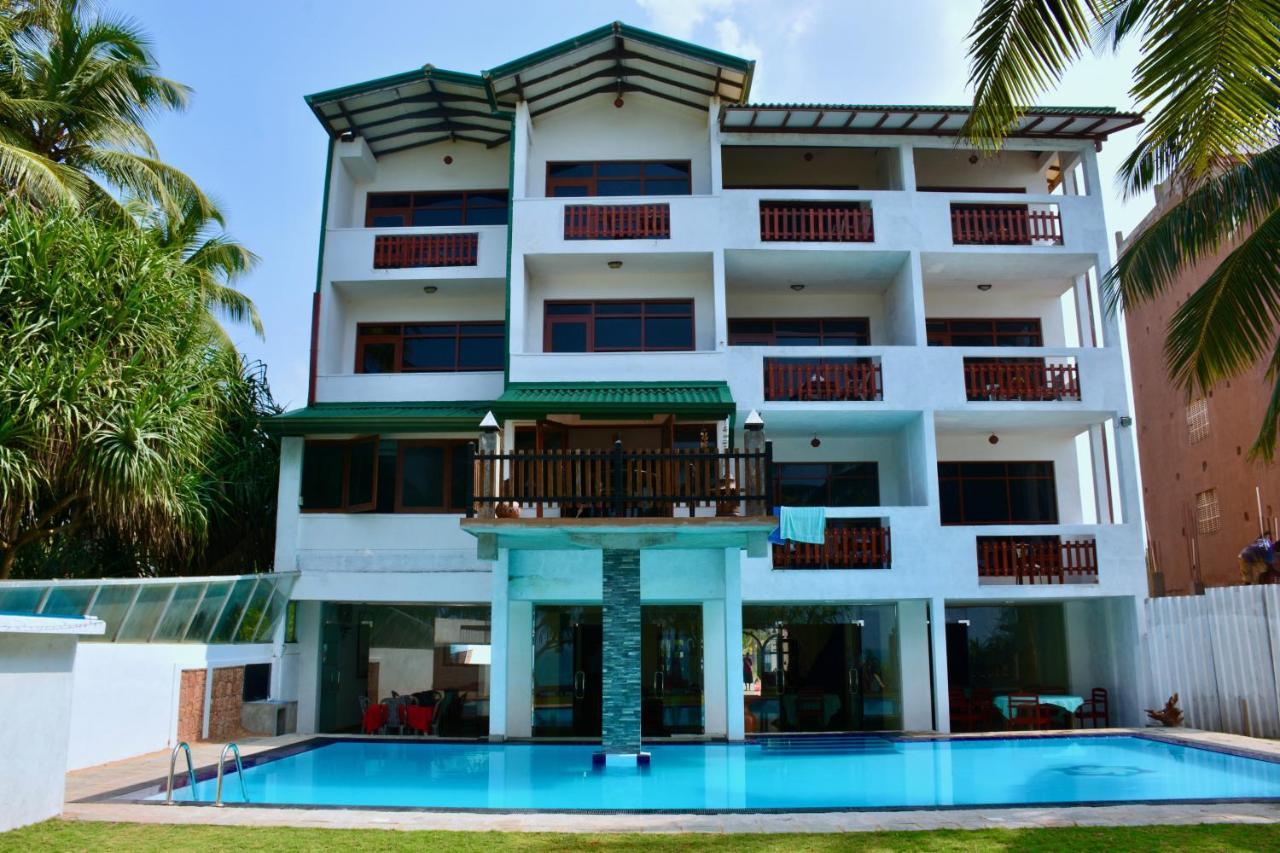 Southern Star Hotel Bentota Buitenkant foto